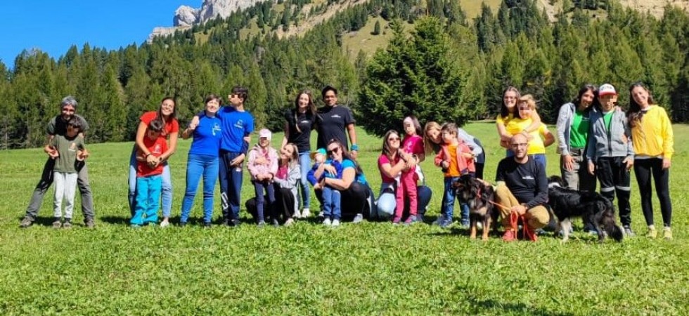 Escursioni, pet therapy e musicoterapia: una vacanza speciale per i bambini con disturbo dello spettro dell’autismo
